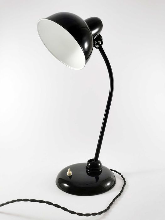 candeeiro de mesa Kaiser Idell 6551 1ª edição industrial iluminação