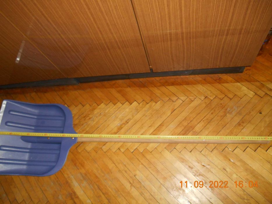 Лопата для уборки снега