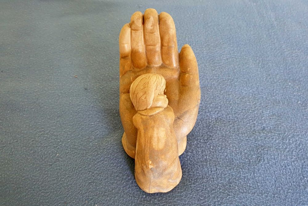 Figurka dekoracyjna - ręka matki i dziecko