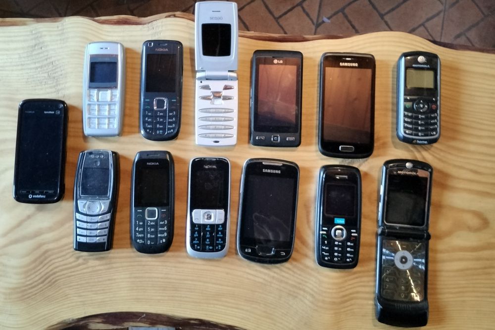 Lote de telemóveis a funcionar
