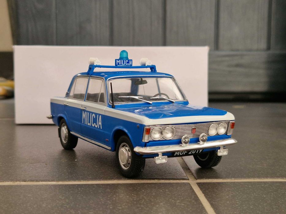 Fiat 125P 1:24 Milicja