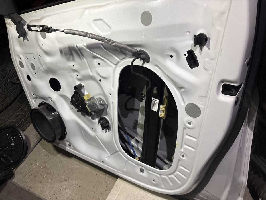 Drzwi przod prawe VW Touran 5TA