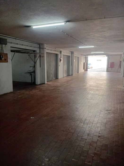 Garagem / box para arrendamento Massamá