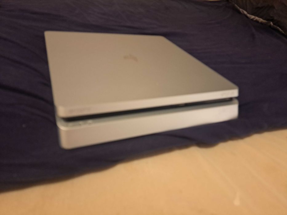 Sprzedam Ps4 Slim dwa pady