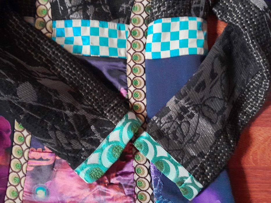 Desigual, kolorowy płaszcz z różnych faktur 34/36