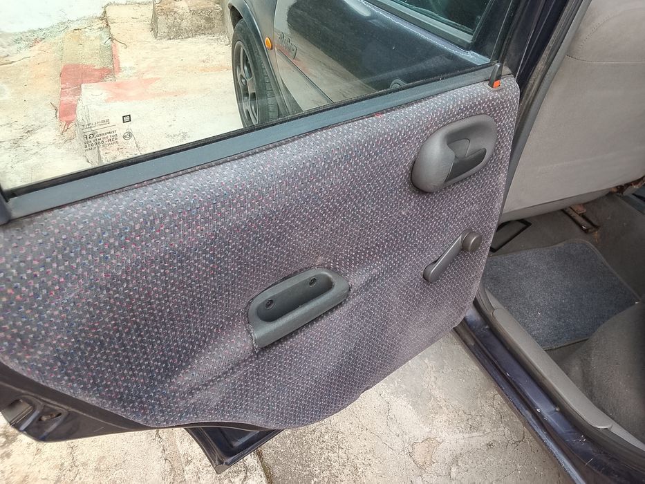Opel Corsa B 1.2 por apenas 665€ oferta da passagem de nome