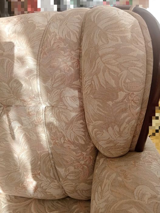 Sofá de três lugares + um sofá