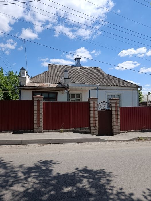 м. Тульчин Продається просторий 4-кімнатний будинок з ділянкою біля школи!