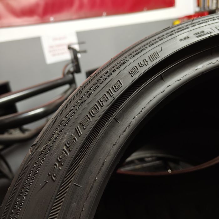 295/30/18 Dunlop Direzza
