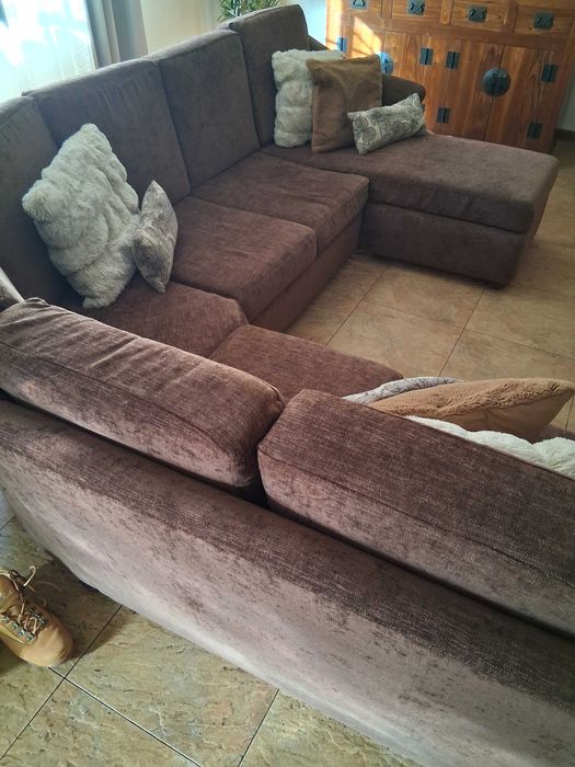 Sofá com chaise longue