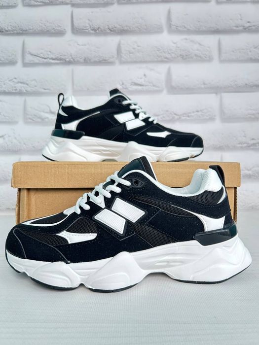 Комфортне та стильне взуття ,встигни придбати останню пару!