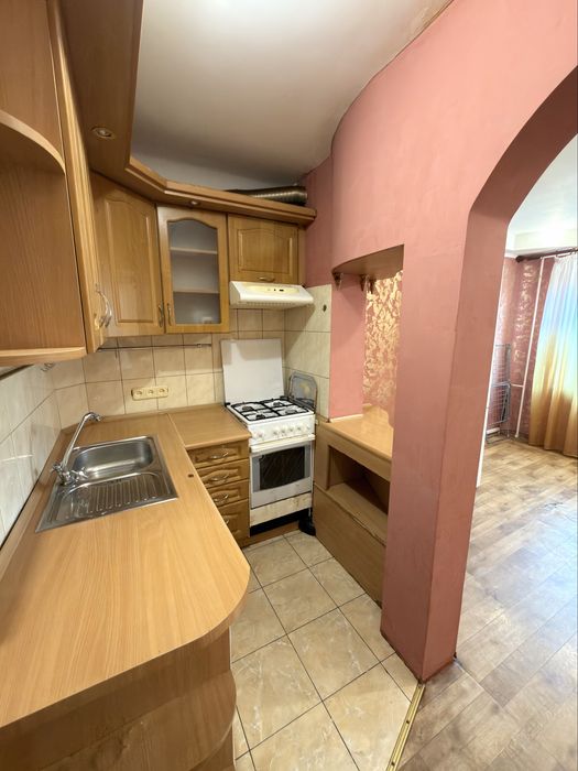 Продаж  2х-Кімнатної квартири з лоджією . Паркова зона , найкраща локація