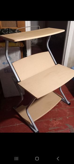 Продам два стола компьюторный  ,маникюрный