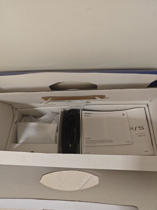 PS5 (Versão Disco) 825GB – Como Nova + Caixa Original