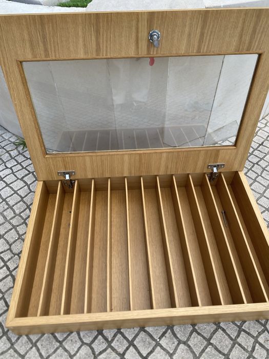 Expositor de tabaco de madeira