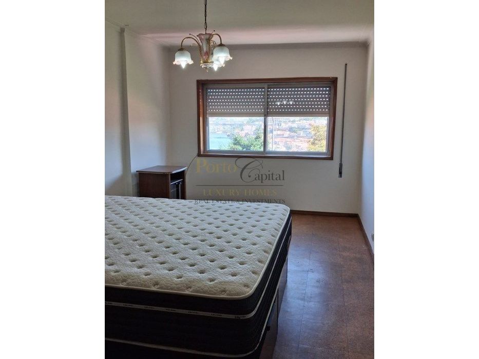 Apartamento T3+1 Com Fantastica Vista Sobre O Douro, Uma Box (3 Lug...
