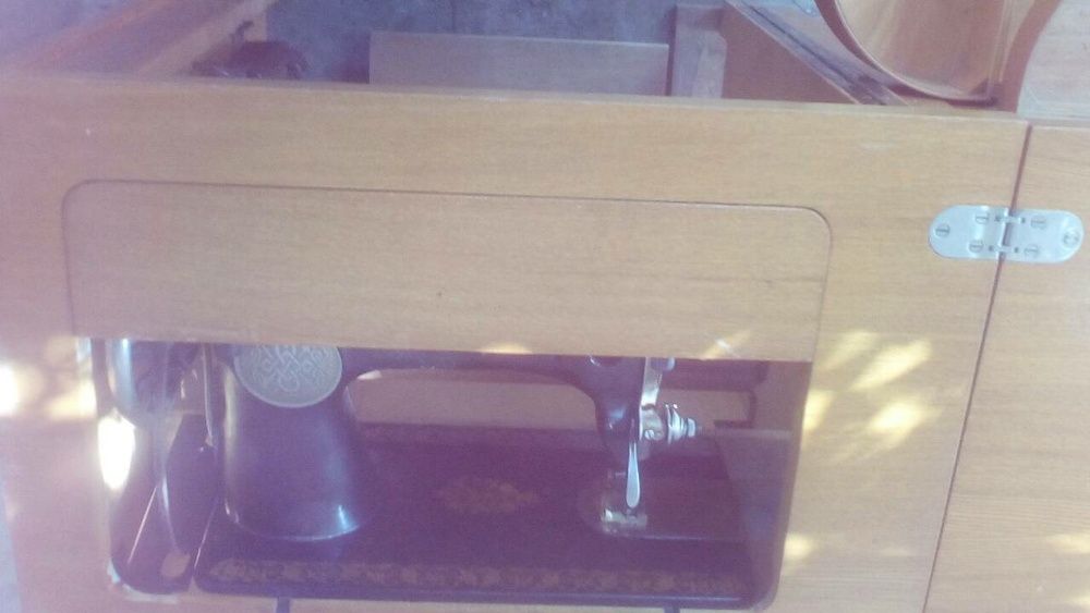 Швейная машинка ПМЗ им. Калинина стол тумба ссср отличное состояние