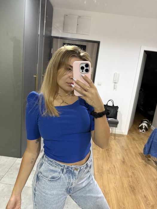 Niebieska bluzka na krótki rękaw bufiaste rękawy