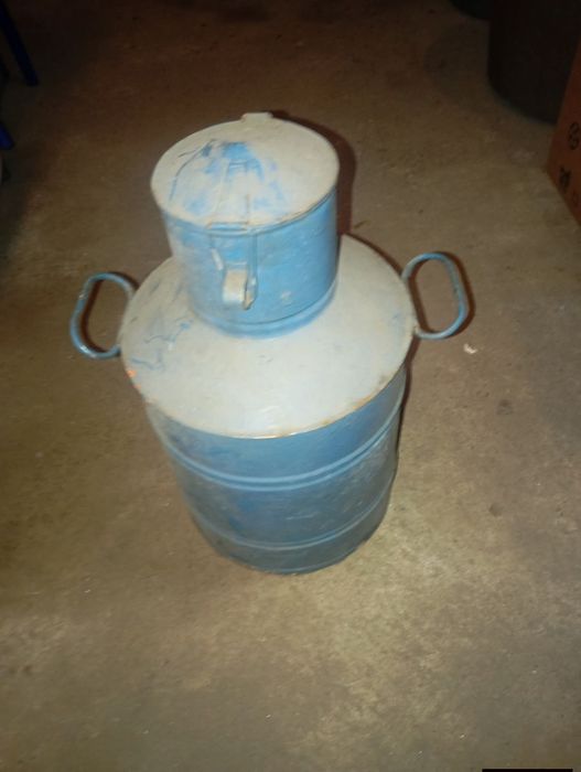 Vendo este bidão do azeite muita bonita bom estado antigo