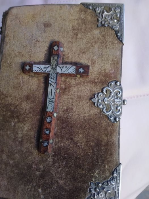 Livro missal apl,, em prata e madrepérola