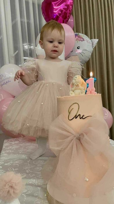 Дитяча сукня на 1 рік,туфельки і пов'язка.Ковпак віддам у подарунок