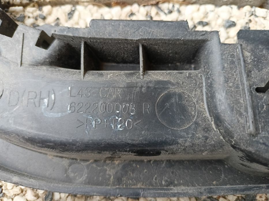 Renault Latitude ślizg zderzaka prawy przód przedni Mocowanie