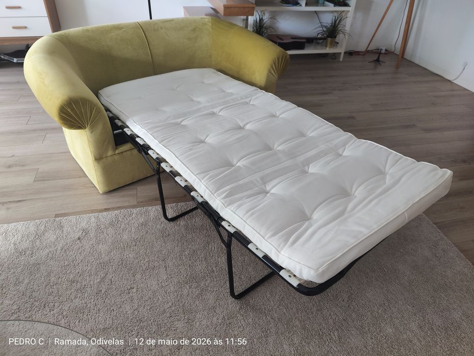 Sofá com cama incluida