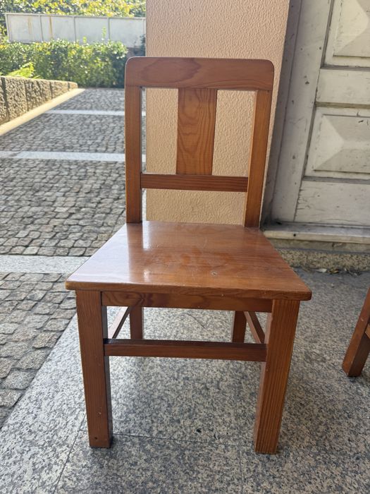 Cadeira de madeira para criança