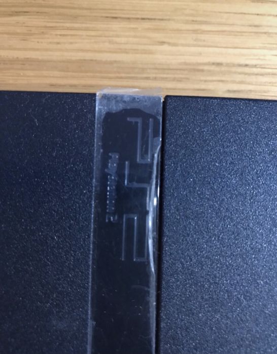 PlayStation 2 + 2 comandos + Cartão de Memória 8MB + Cabos