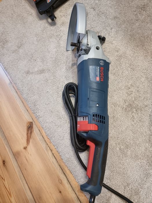 Nowa duża szlifierka kątowa Bosch gws24 230pz