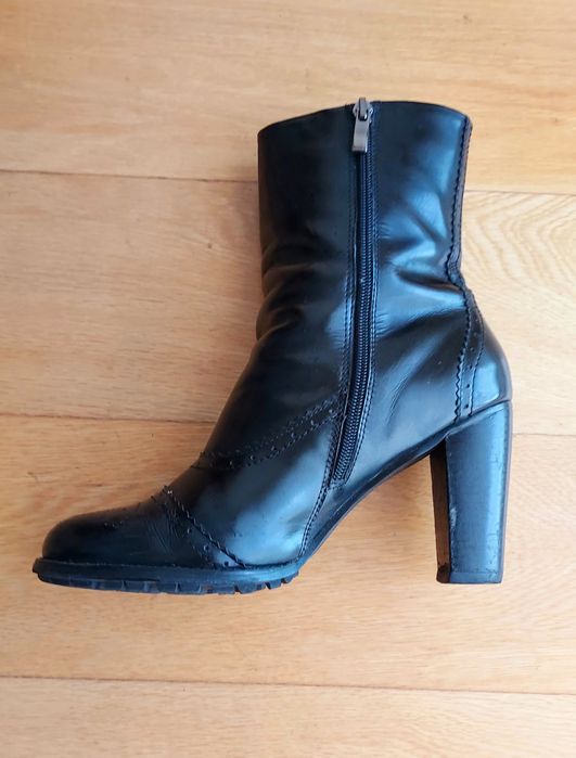 Bota de salto alto pretas