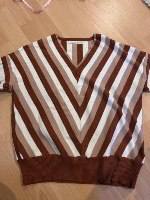 Sweterek z dekoltem V, w paski