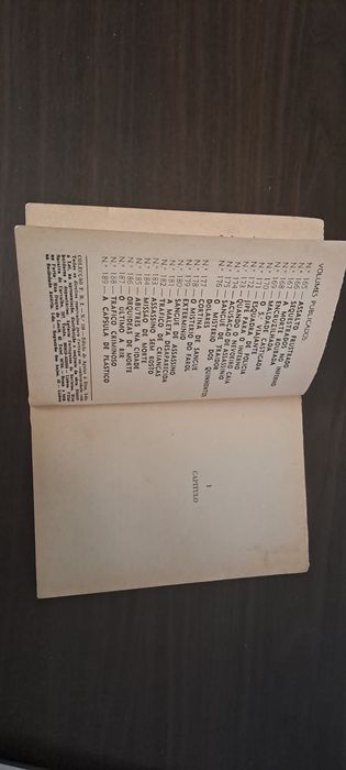 Livro F.B.I. Só se Morre uma vez e Perseguição Implacável