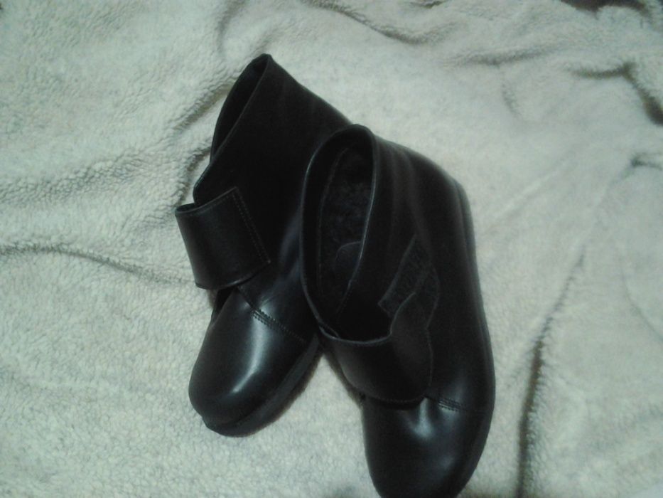 Ботинки зимние, черные