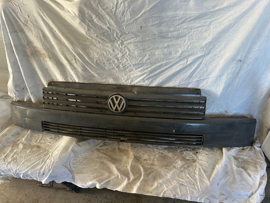Atrapa chłodnicy /grill VW T4  szyby lampy licznk inne części do VW T4