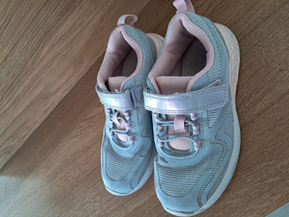 Adidasy dziewczęce 30 rozmiar na rzepy firmy decathlon