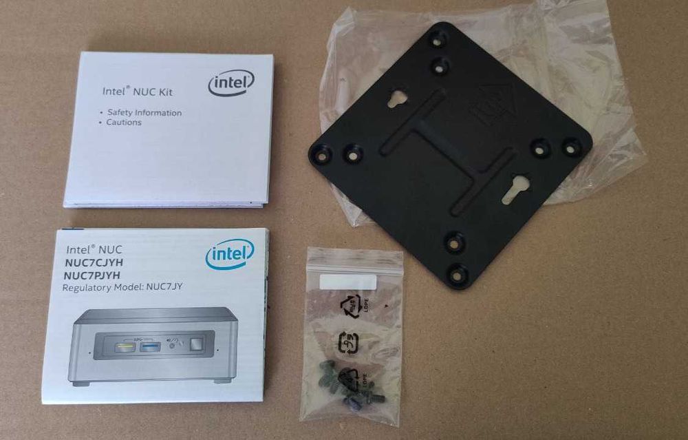 Intel NUC NUC7PJYH J5005 4 rdzenie 2.8GHz, 8GB RAM DDR4, 120GB SSD