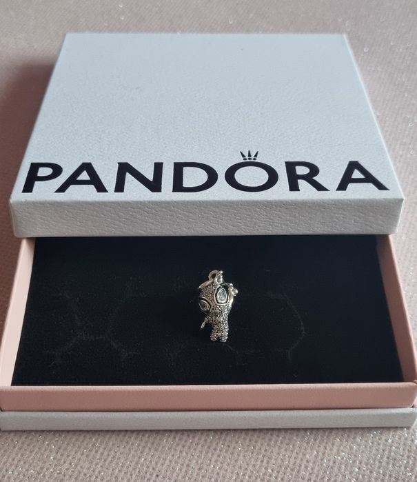 Pandora Marvel wisiorek Spider-Man wysadzany kamieniami