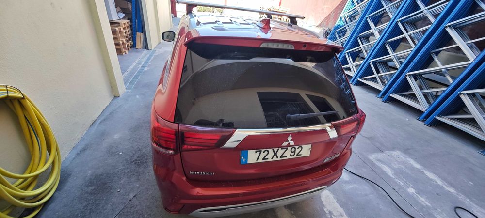 Mitsubishi Outlander 2.4 PHEV Instyle 4WD – 2019 – IVA dedútivel e com um ano de garantia de fábrica das baterias
