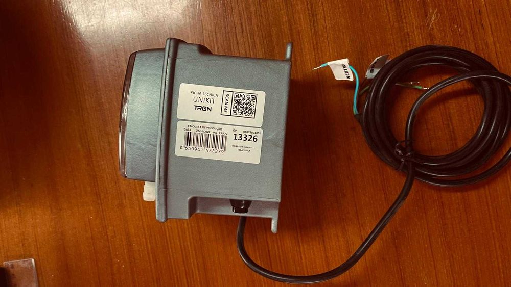 “Bomba peristáltica TRON UNIKIT-L 110/220V Nova – Ideal para lavandarias self-service”.