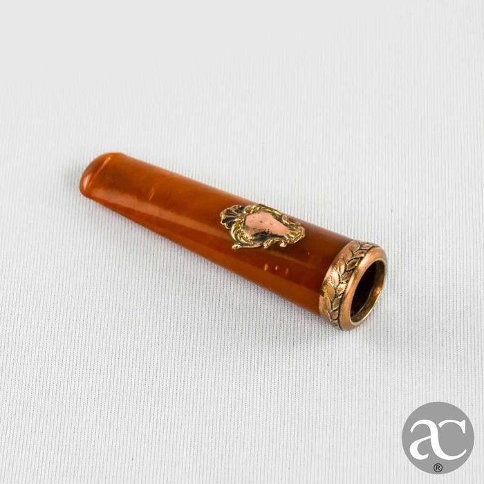 Antiga Boquilha em âmbar e ouro com placa