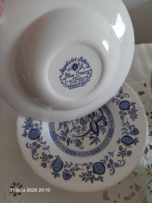 Zestaw talerzy biało niebieskich blue onion total art pottery