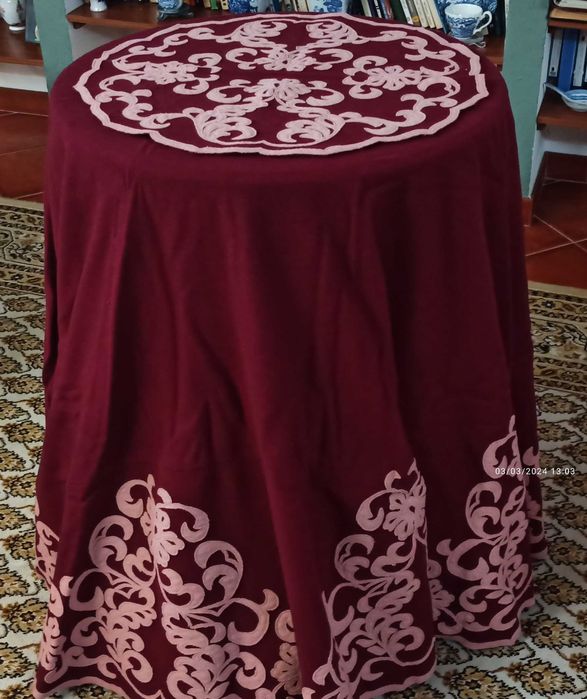 Pano Camilha Redondo, com bordado tradicional de Nisa, artesanal