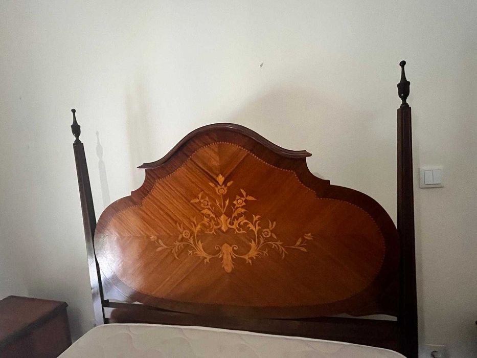 Quarto Completo de Estilo Antigo