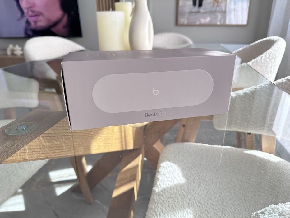 Beats Pill x Kim Kardashian Edition Light Grey