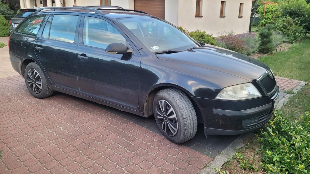 Skoda Octavia Skoda Octavia 2. Użytkowana na bieżąco, Kilka blach do remontu