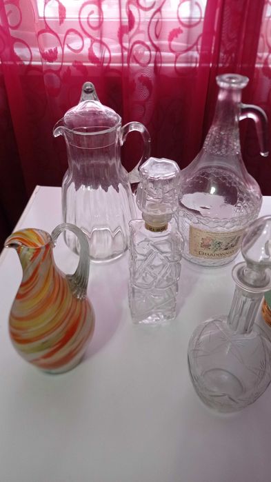 Продам графины,кувшины разные.