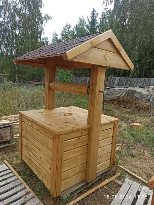 Дерев'яна криниця нова