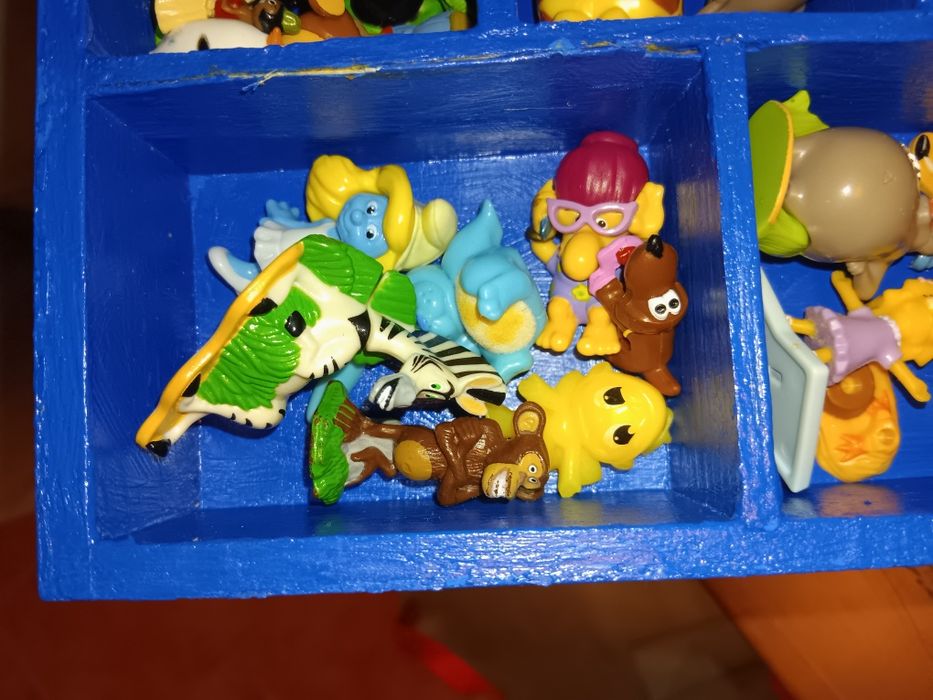 Várias figuras raras/bonecos