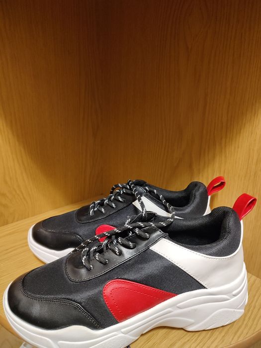 Кросівки нові жіночі.